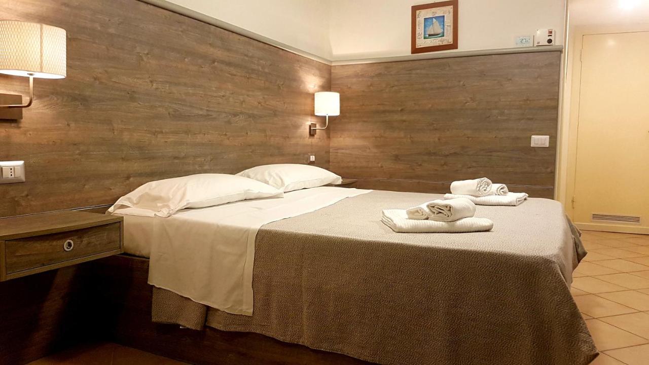 Hotel La Baia ปอนซา ภายนอก รูปภาพ