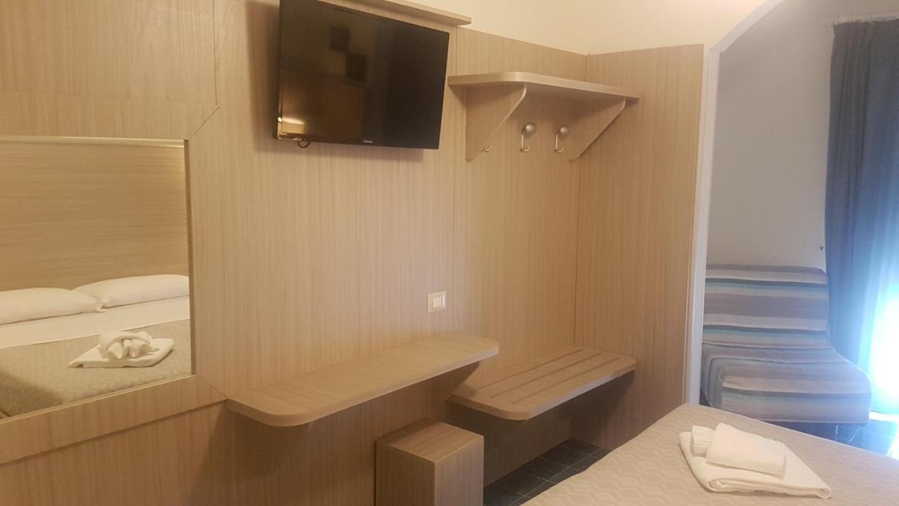 Hotel La Baia ปอนซา ภายนอก รูปภาพ