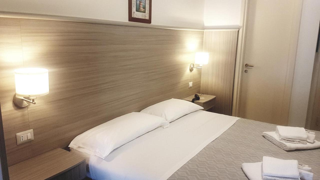 Hotel La Baia ปอนซา ภายนอก รูปภาพ