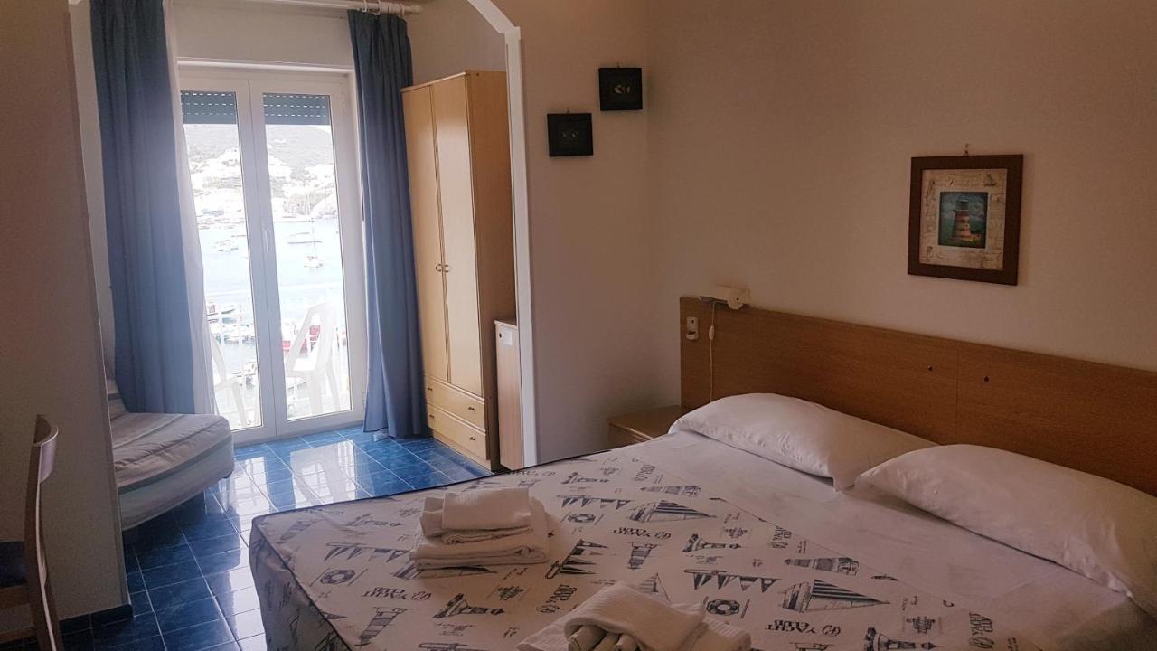 Hotel La Baia ปอนซา ภายนอก รูปภาพ
