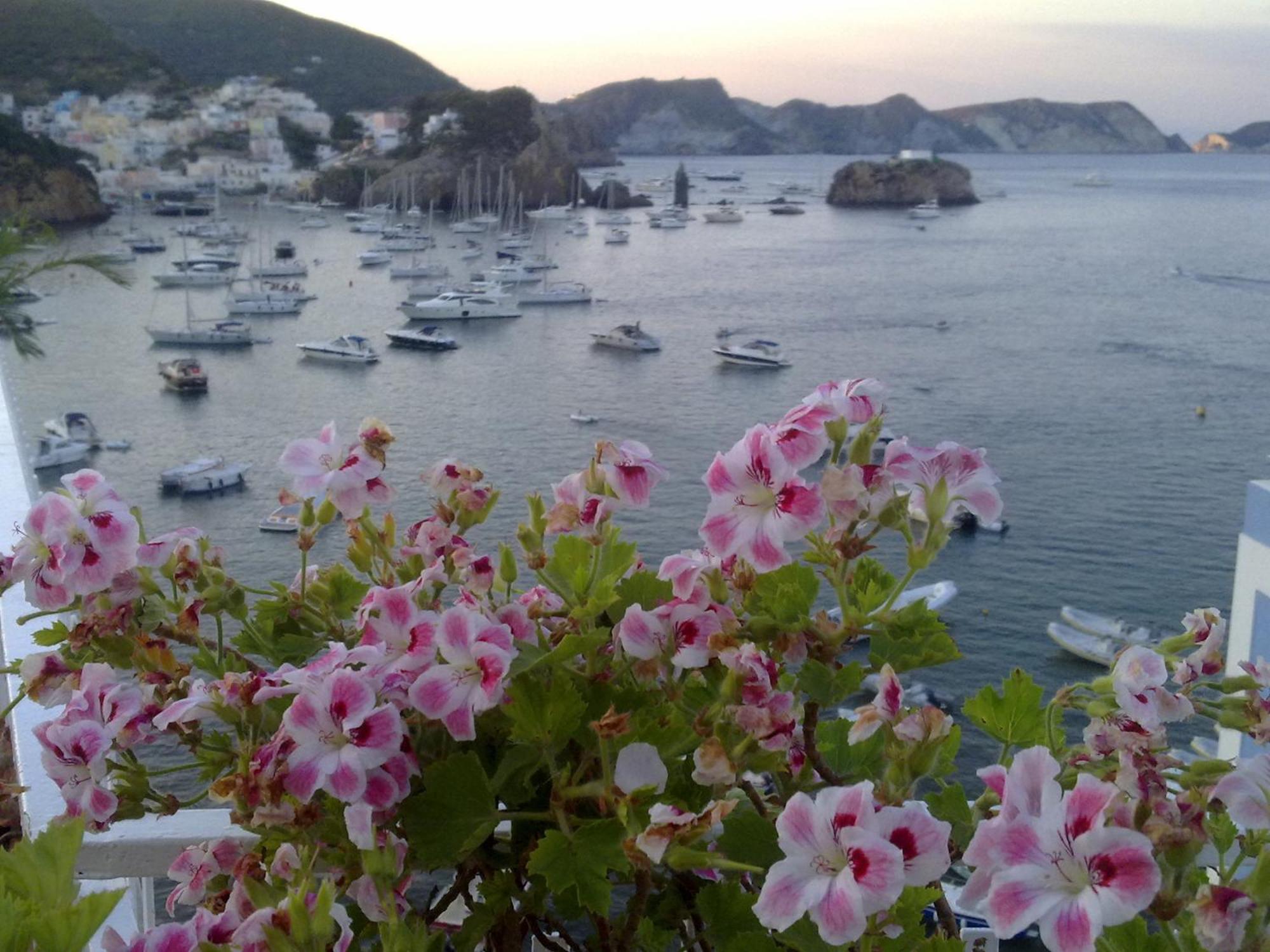 Hotel La Baia ปอนซา ภายนอก รูปภาพ