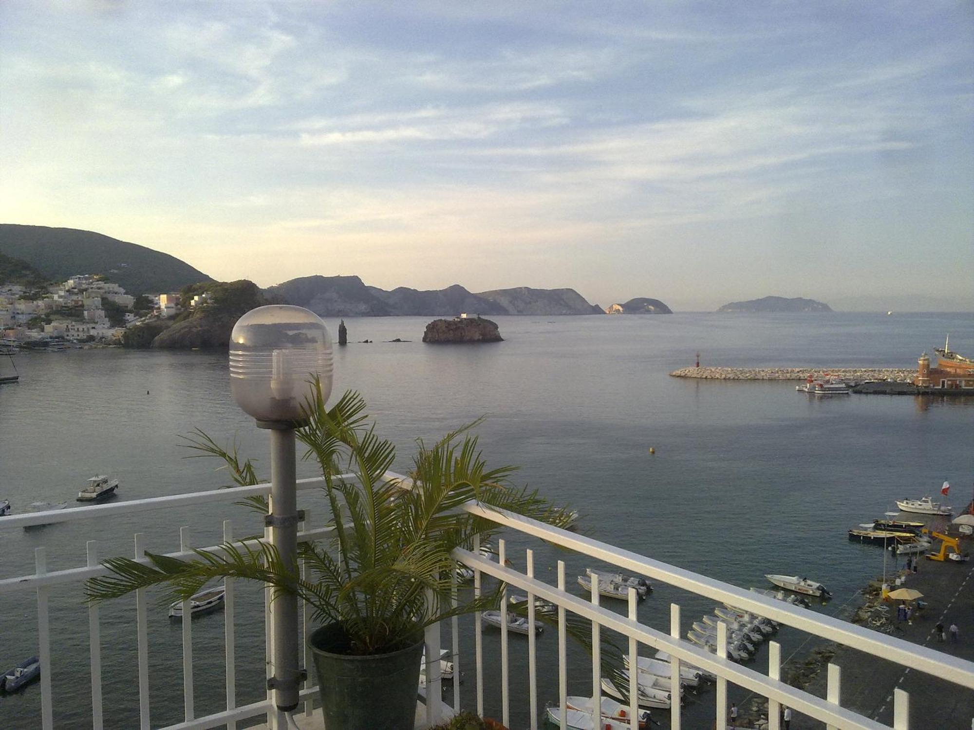 Hotel La Baia ปอนซา ภายนอก รูปภาพ
