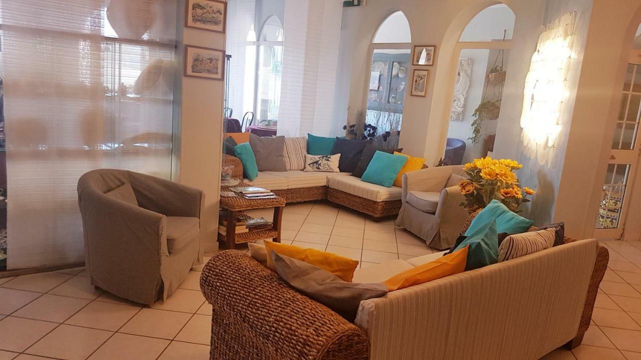 Hotel La Baia ปอนซา ภายนอก รูปภาพ